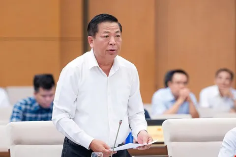 Bo truong bo xay dung Tran Hong Minh trinh bay tai phien hop